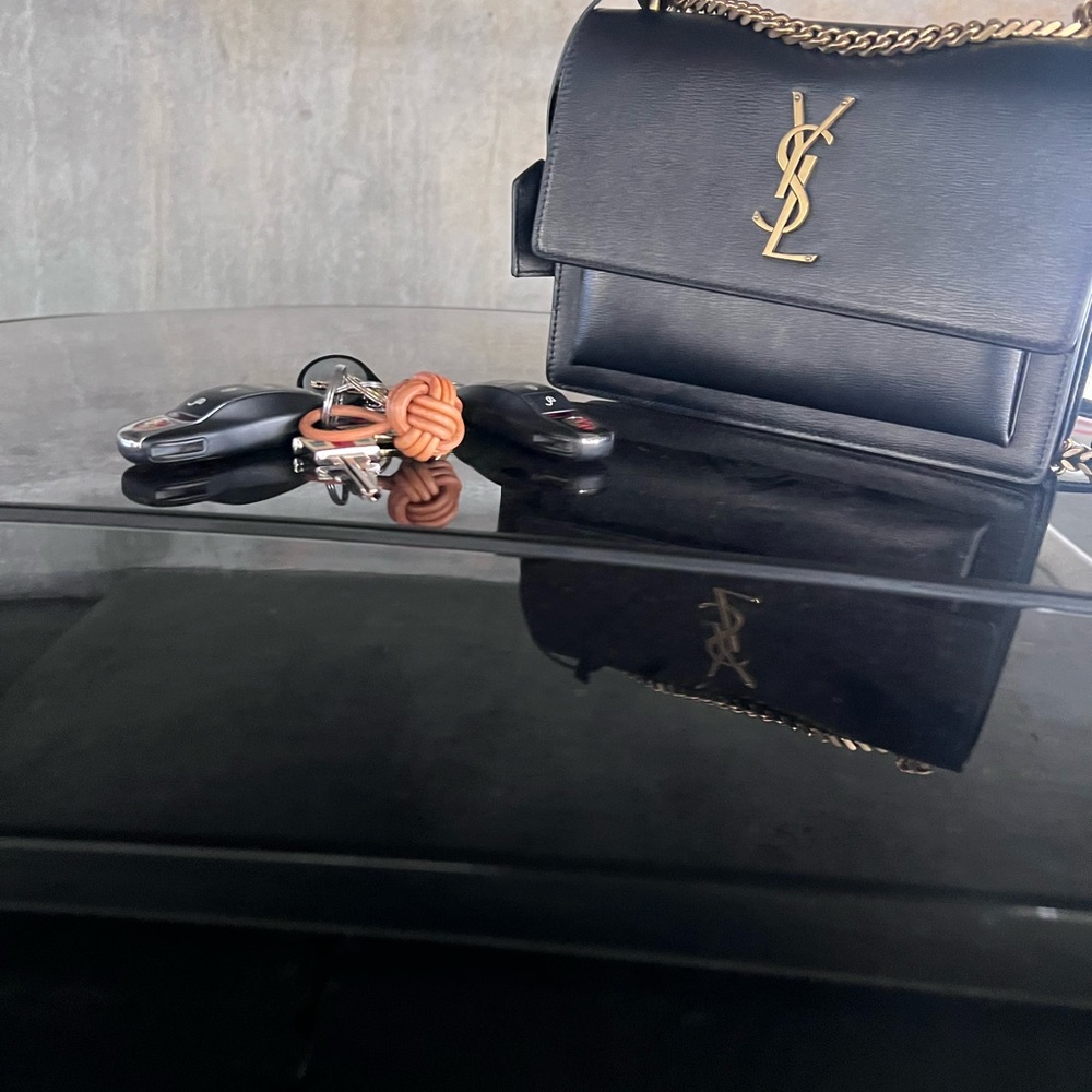 YSL Saint Laurent
Sunset Medium Shoulder Bag Gold Hardware - Picture 2 of 5